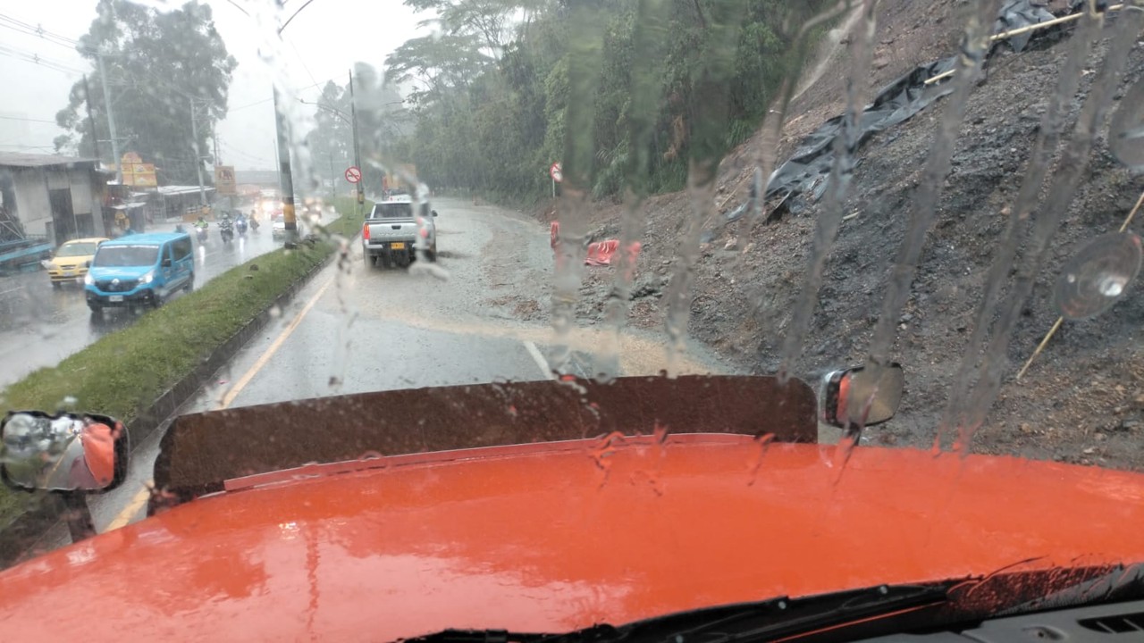 Derrumbe en Variante de Caldas