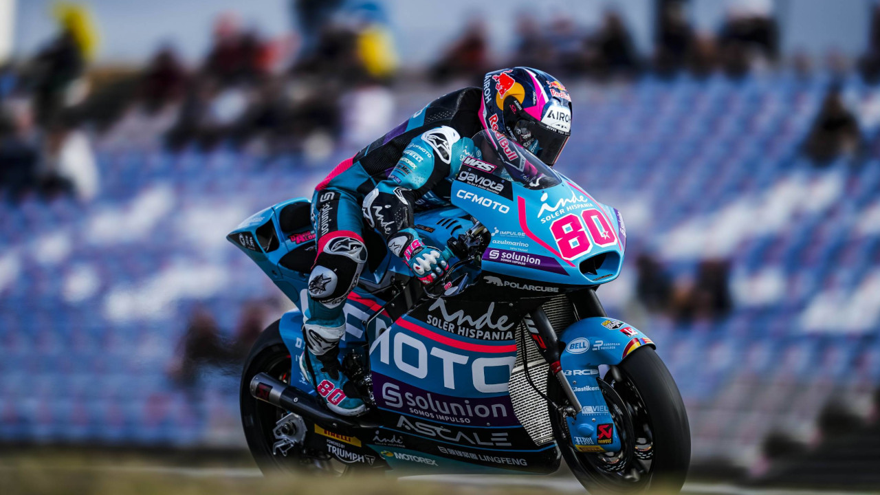 Alonso avanza a la Q2 en Portugal pese a una caída en el cierre de temporada de Moto2