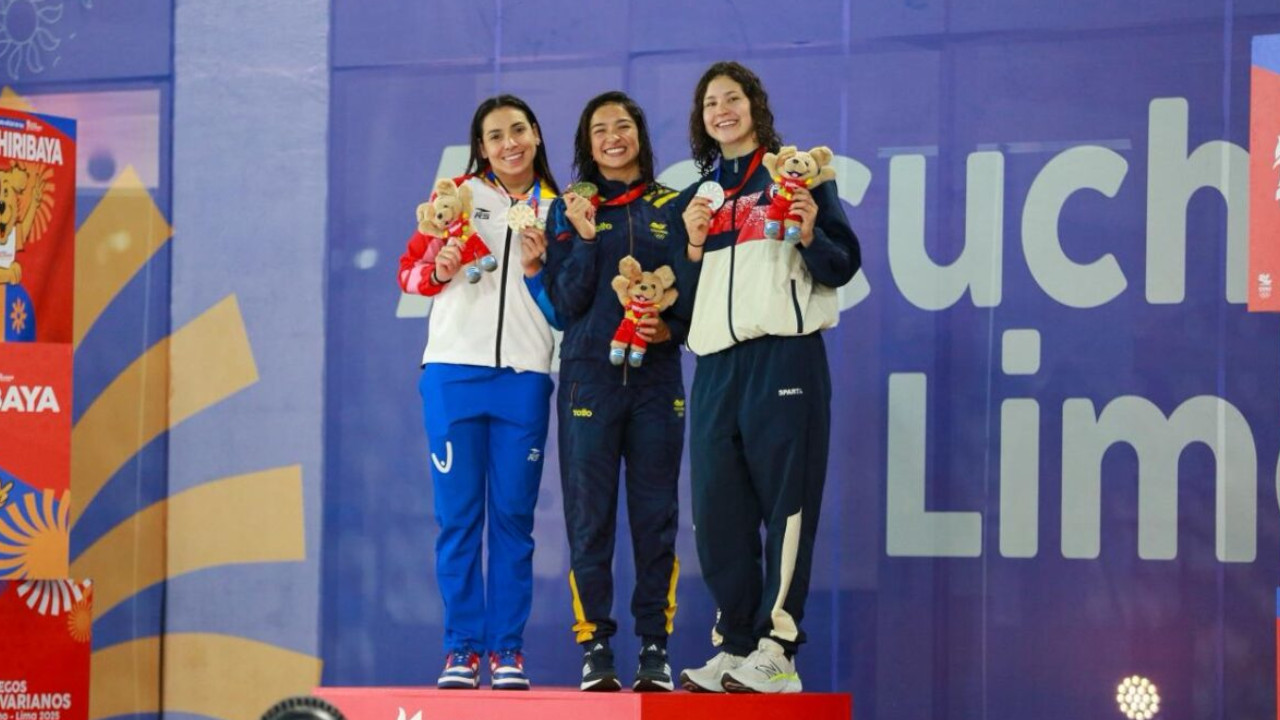 ¡Dominio absoluto en la piscina! Natación colombiana suma tres oros en los Juegos Bolivarianos