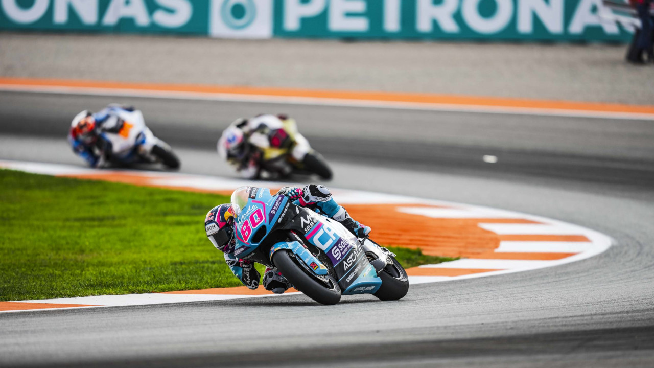 Alonso, obligado a remontar en Valencia tras un viernes complicado previo al Gran Premio de Moto2