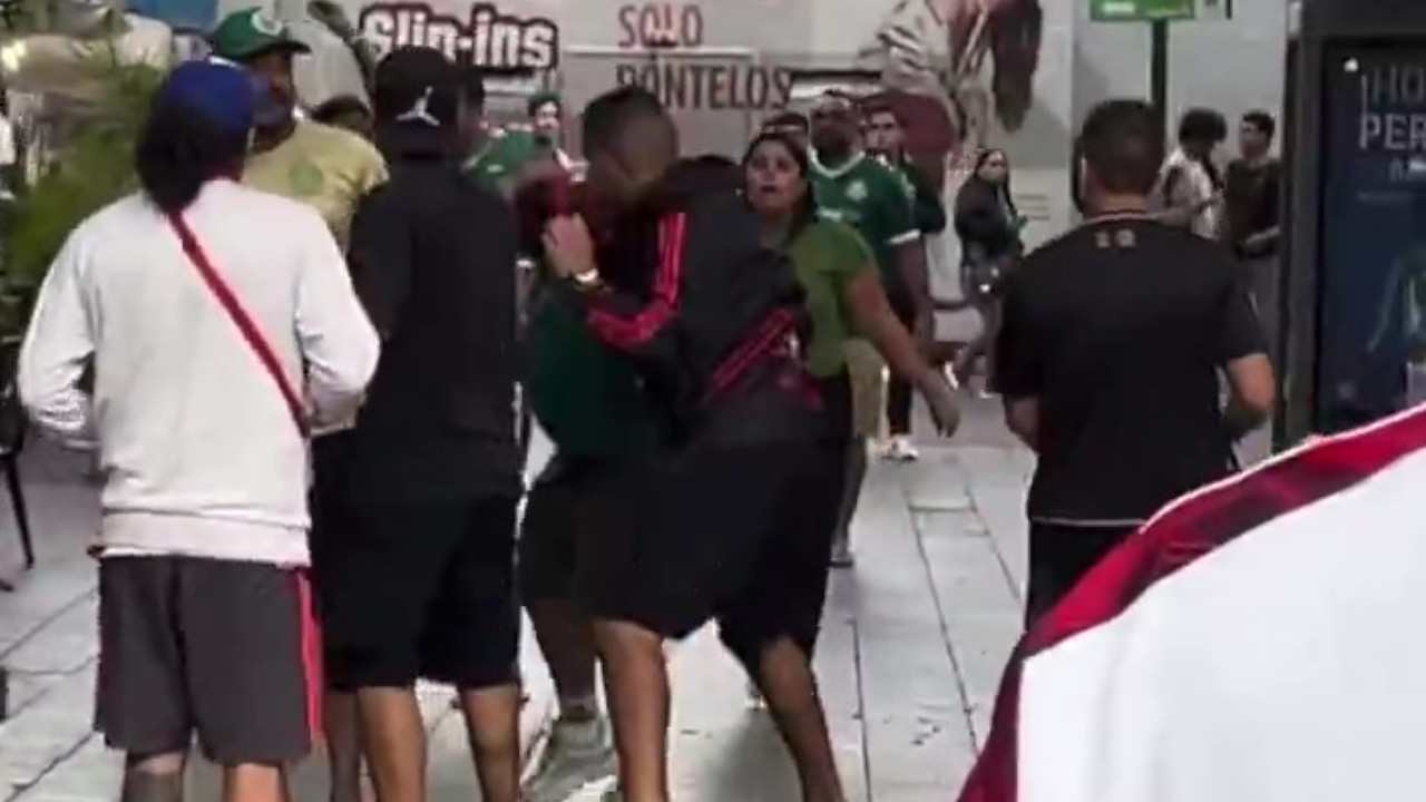 ¡A botellazos, puños y patadas! Hinchas de Flamengo y Palmeiras se tomaron Lima previo a la final de la Copa Libertadores