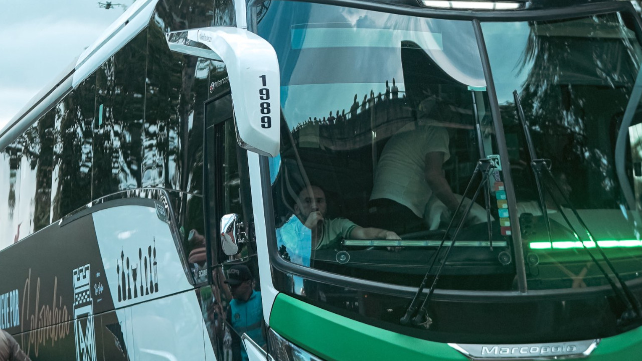 ¿Mejoró, empeoró o siguió igual? Así quedó el nuevo diseño del bus de Atlético Nacional