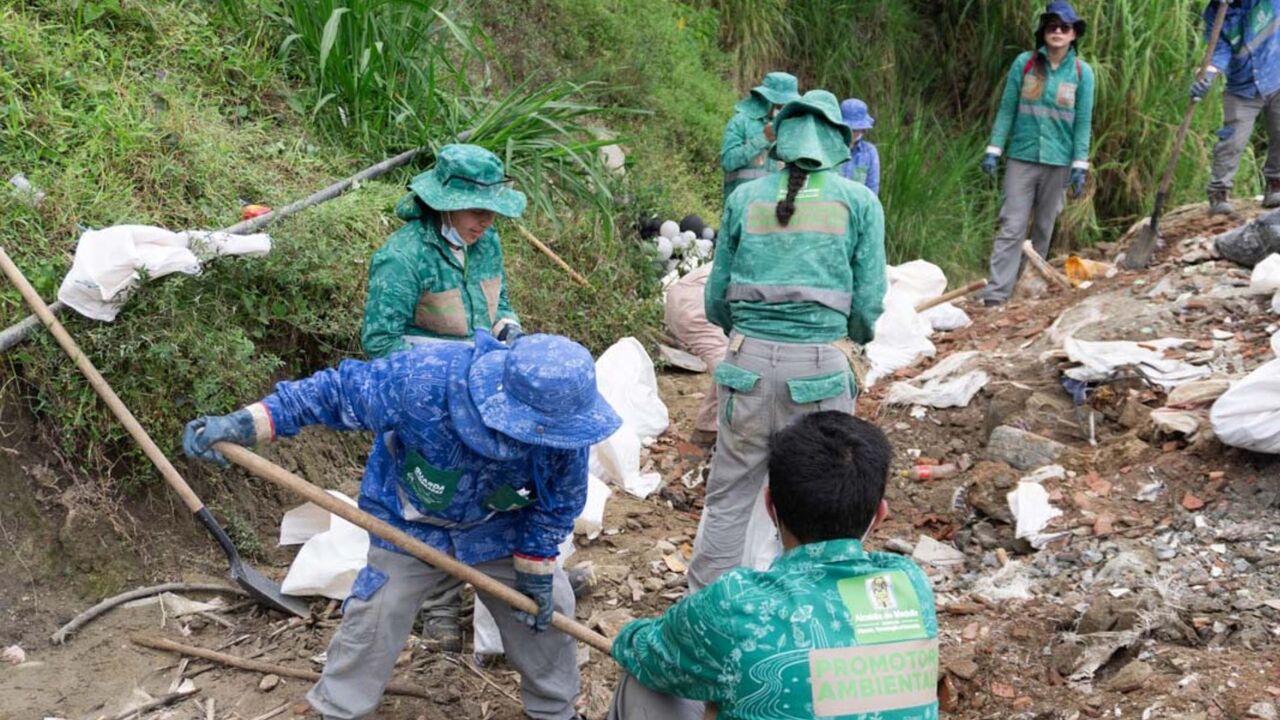 ¡Multas de hasta $2 millones! Medellín refuerza controles y aumenta sanciones por arrojar basuras y escombros