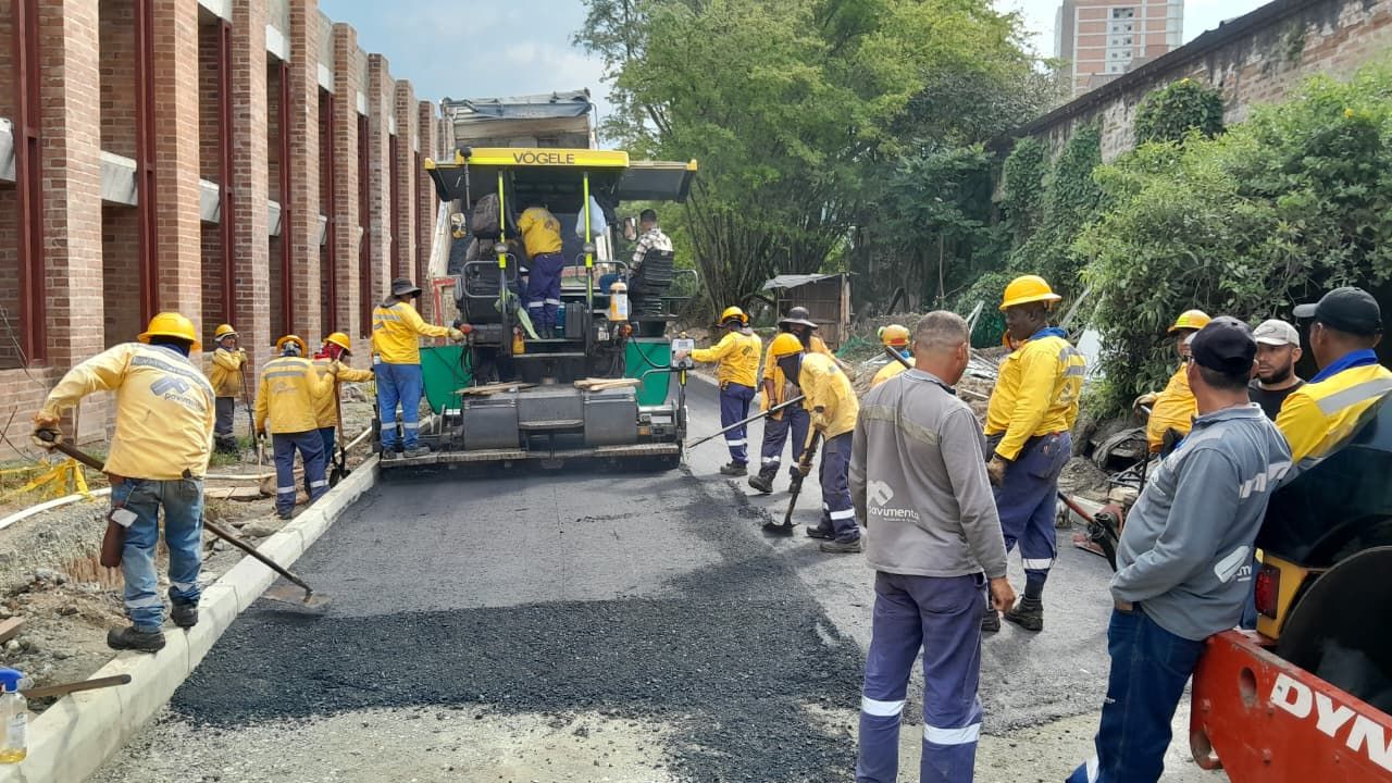 Bello pavimenta más de mil metros de vías con foco en la Autopista Norte y vías de acceso
