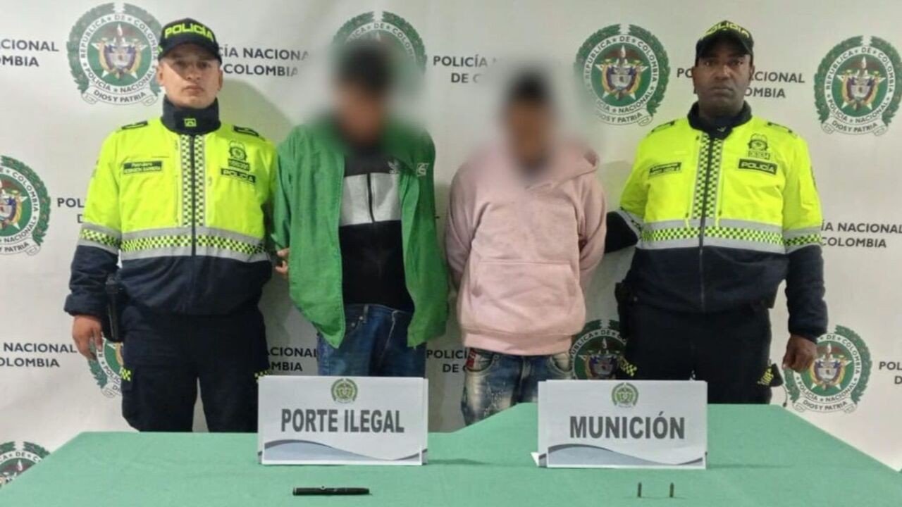 ¡Aumenta la ofensiva en Kennedy! Capturan a dos sujetos con un arma de fuego tipo lapicero tras persecución