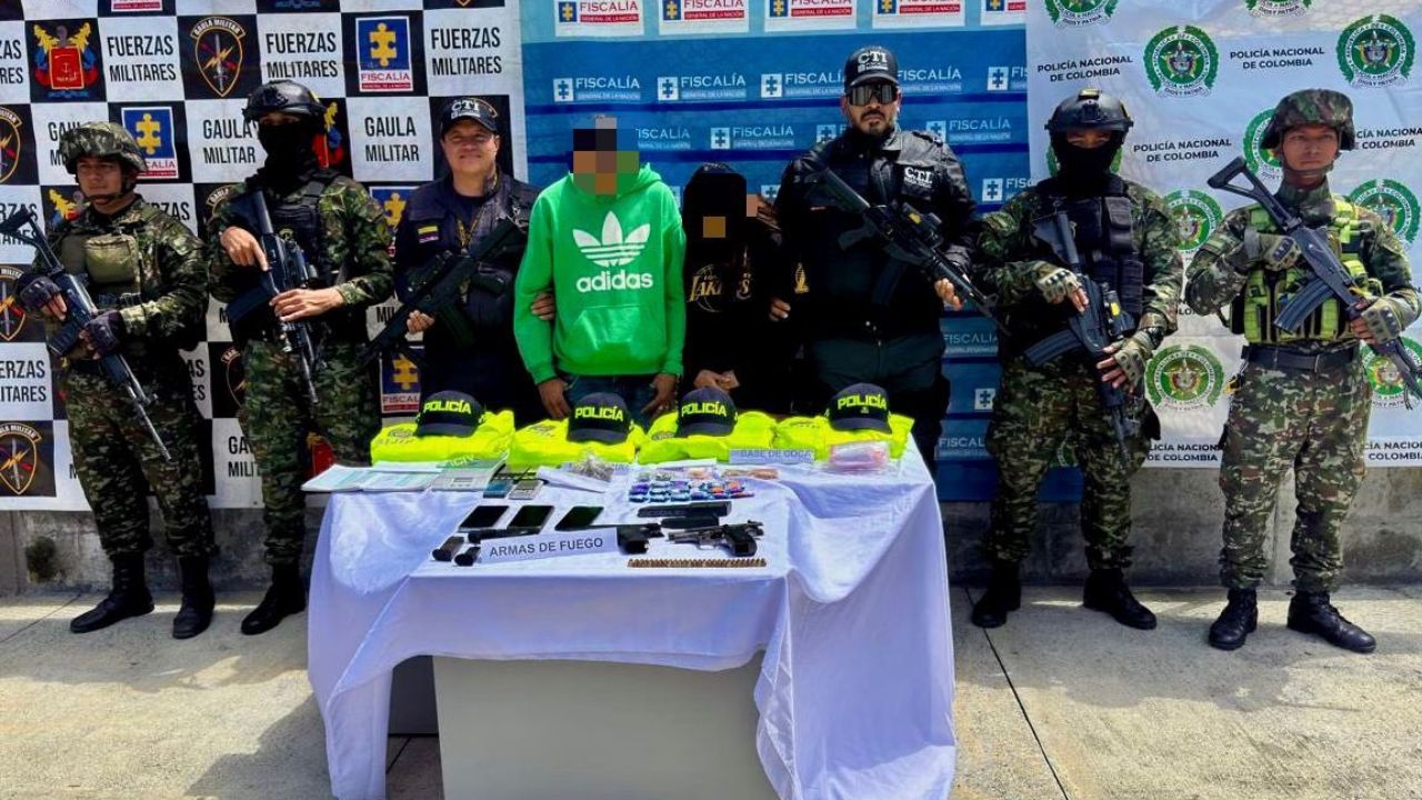 Los de 'El Mesa' tenían en Guatapé el kit completo: armas, droga y ¡uniformes de policía para disfrazarse!