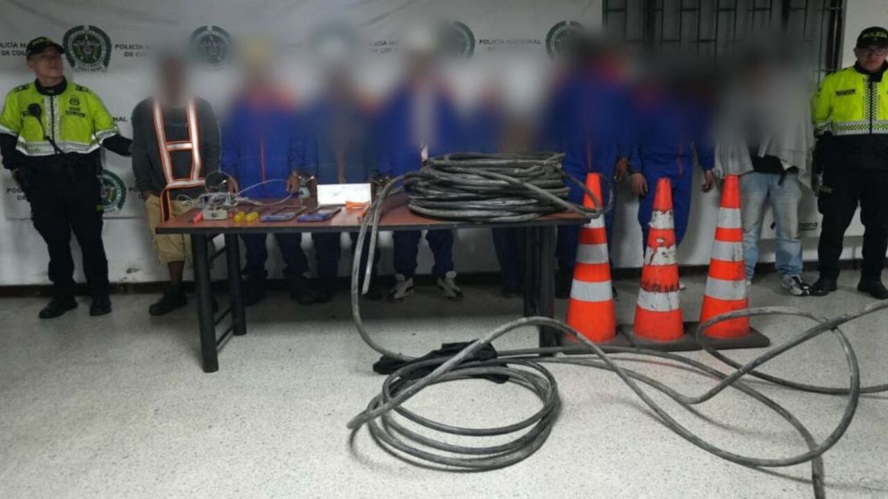 ¡Engaño descarado! Cae banda que usaba uniformes falsos para robar fibra óptica en Bogotá