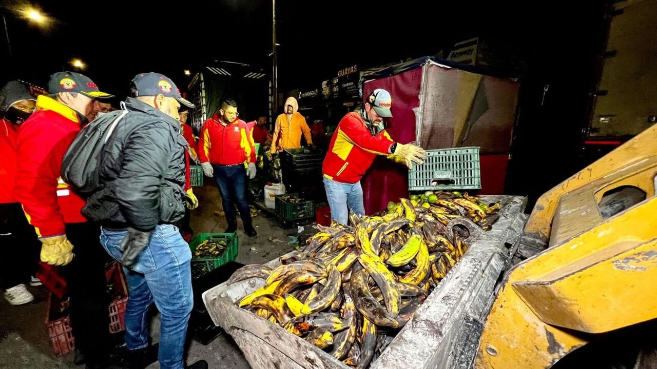 ¡Megatoma en Bogotá! Operativo masivo desmonta cambuches, incauta licor adulterado y limpia toneladas de basura
