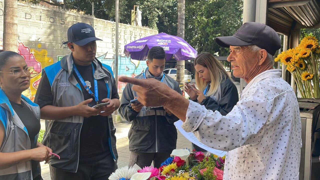 ¡Adiós al desorden! Medellín usará innovador aplicativo tecnológico para controlar y organizar el espacio público