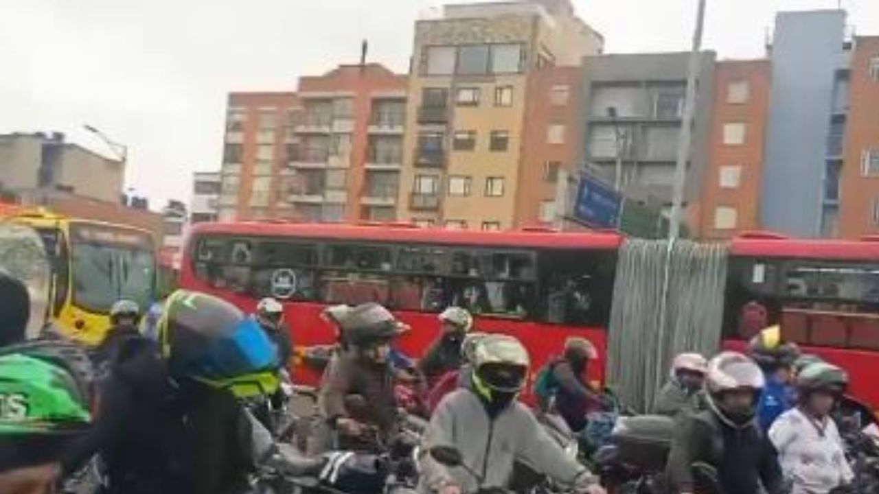 Moteros bloquean la Av. NQS con Primero de Mayo: TransMilenio reporta desvíos