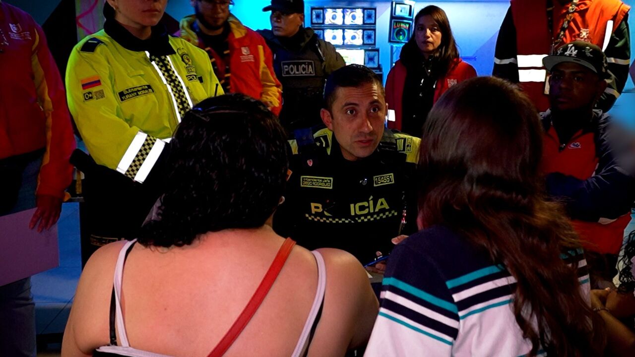 ¡Operativos en Suba! Autoridades hallan menor escondido en local donde se ejercían actividades sexuales