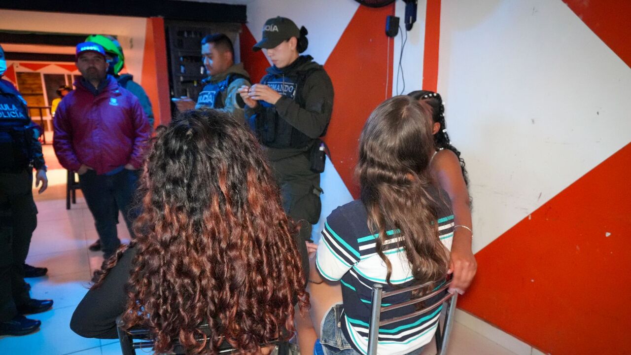 ¡Operativos en Suba! Autoridades hallan menor escondido en local donde se ejercían actividades sexuales