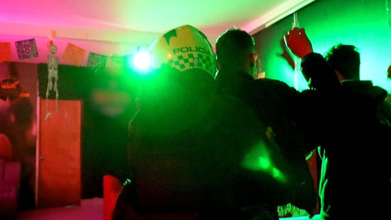 ¡Operativos en Suba! Autoridades hallan menor escondido en local donde se ejercían actividades sexuales