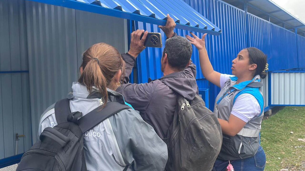 Con 412 puestos autorizados, Medellín despliega su Plan Navidad 2025 y fortalece el control del espacio público