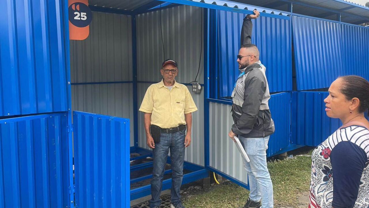 Con 412 puestos autorizados, Medellín despliega su Plan Navidad 2025 y fortalece el control del espacio público