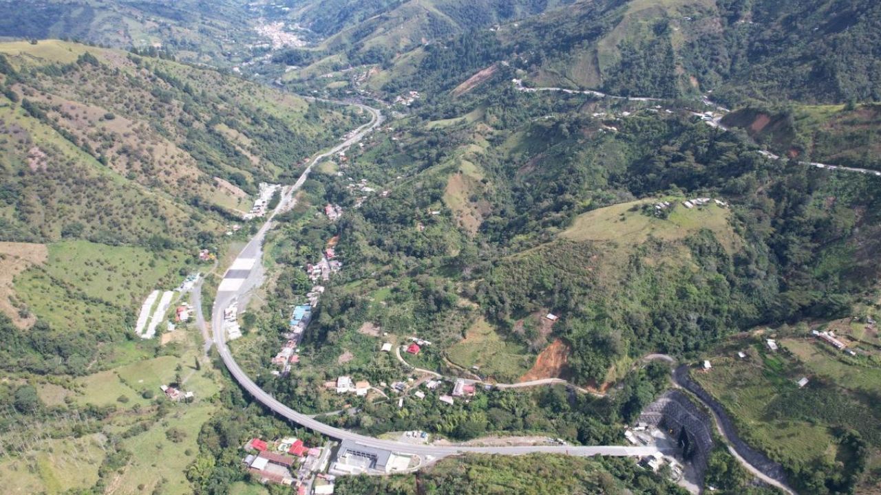Medellín invertirá millonaria suma para salvar la Vía al Mar, que avanza hacia su recta final sin apoyo del Gobierno