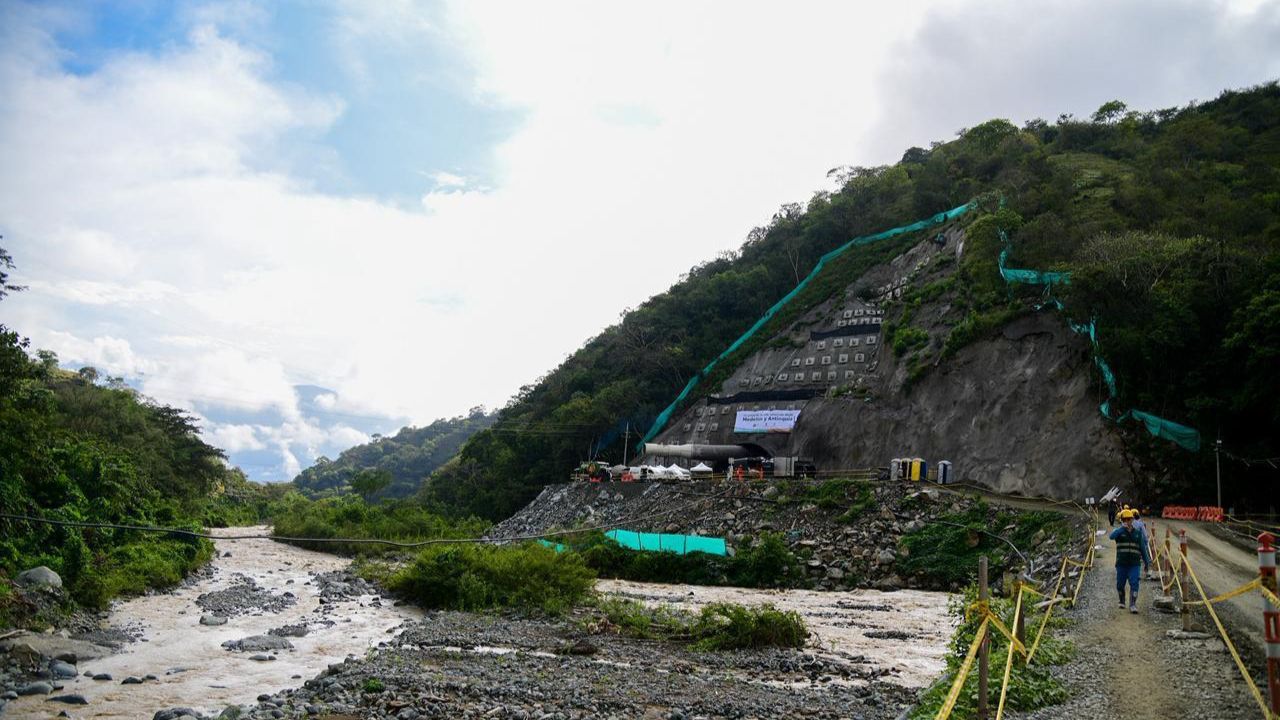 Medellín invertirá millonaria suma para salvar la Vía al Mar, que avanza hacia su recta final sin apoyo del Gobierno