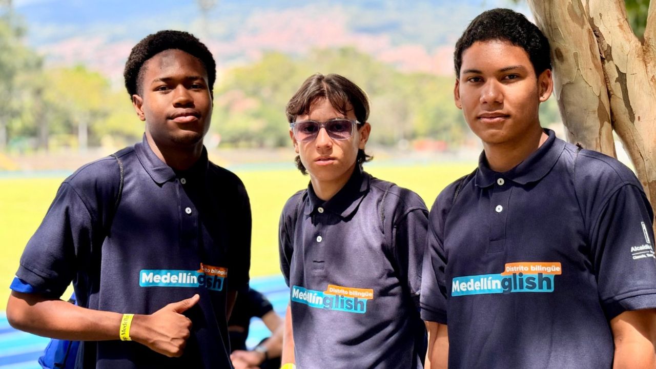 Medellín forma 420 estudiantes en bilingüismo y creación audiovisual