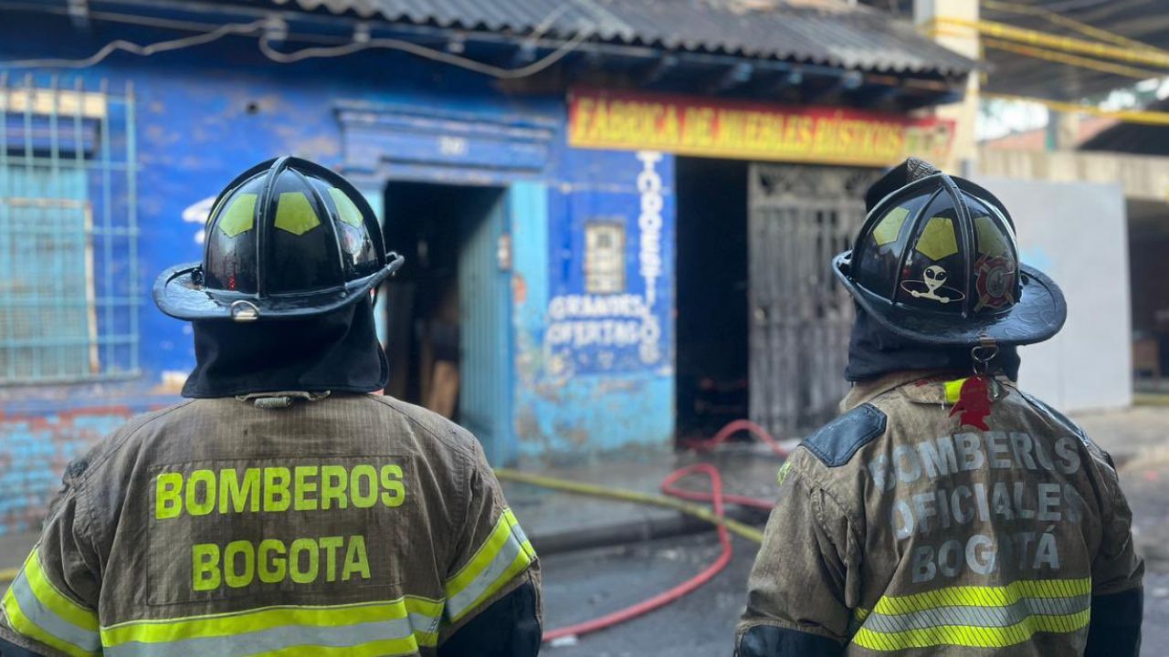 ¡Bogotá amaneció en llamas! Fuerte incendio en el centro obligó una evacuación