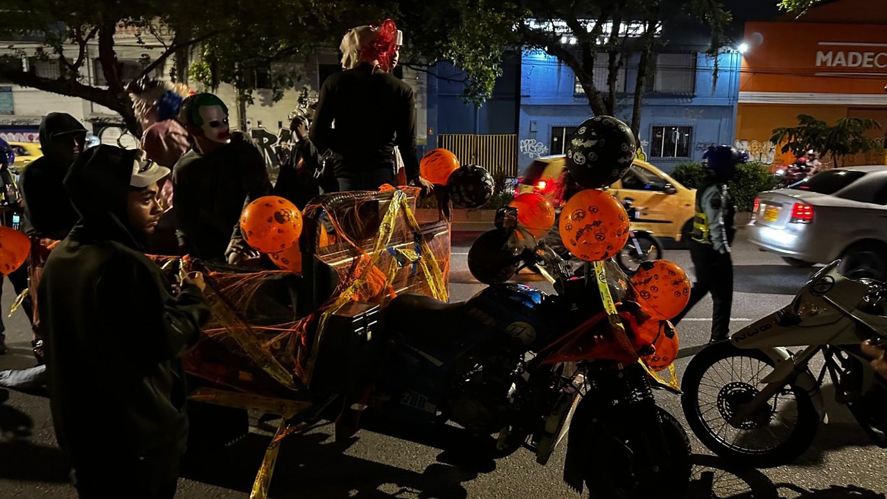 400 comparendos, carros y motos inmovilizados y hasta un arma incautada: primer balance de Halloween en Medellín