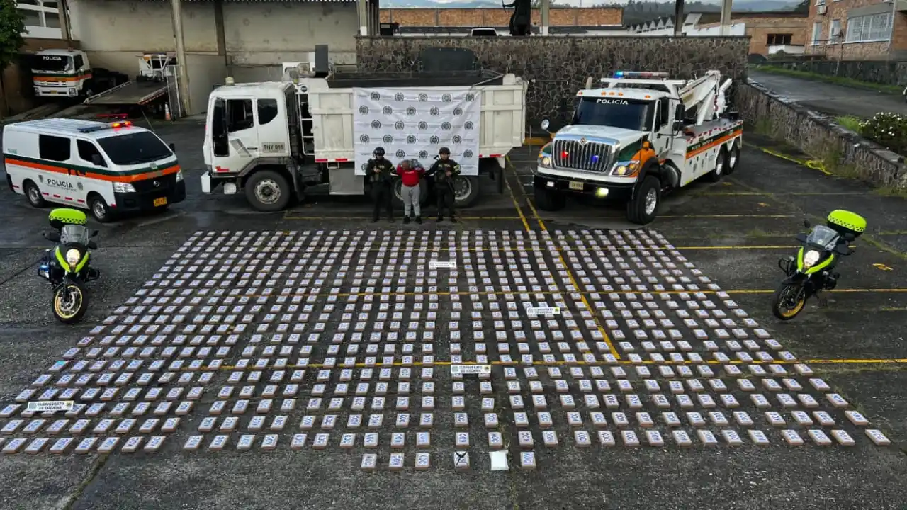 Volqueta ‘fantasma’ cae en Cauca con cargamento de 776 kilos de cocaína