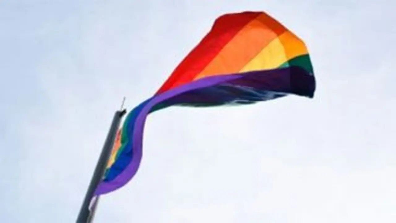 El hombre perteneciente a la comunidad LGBTiQ+murió al interior e su habitación, en un inquilinato de Medellín