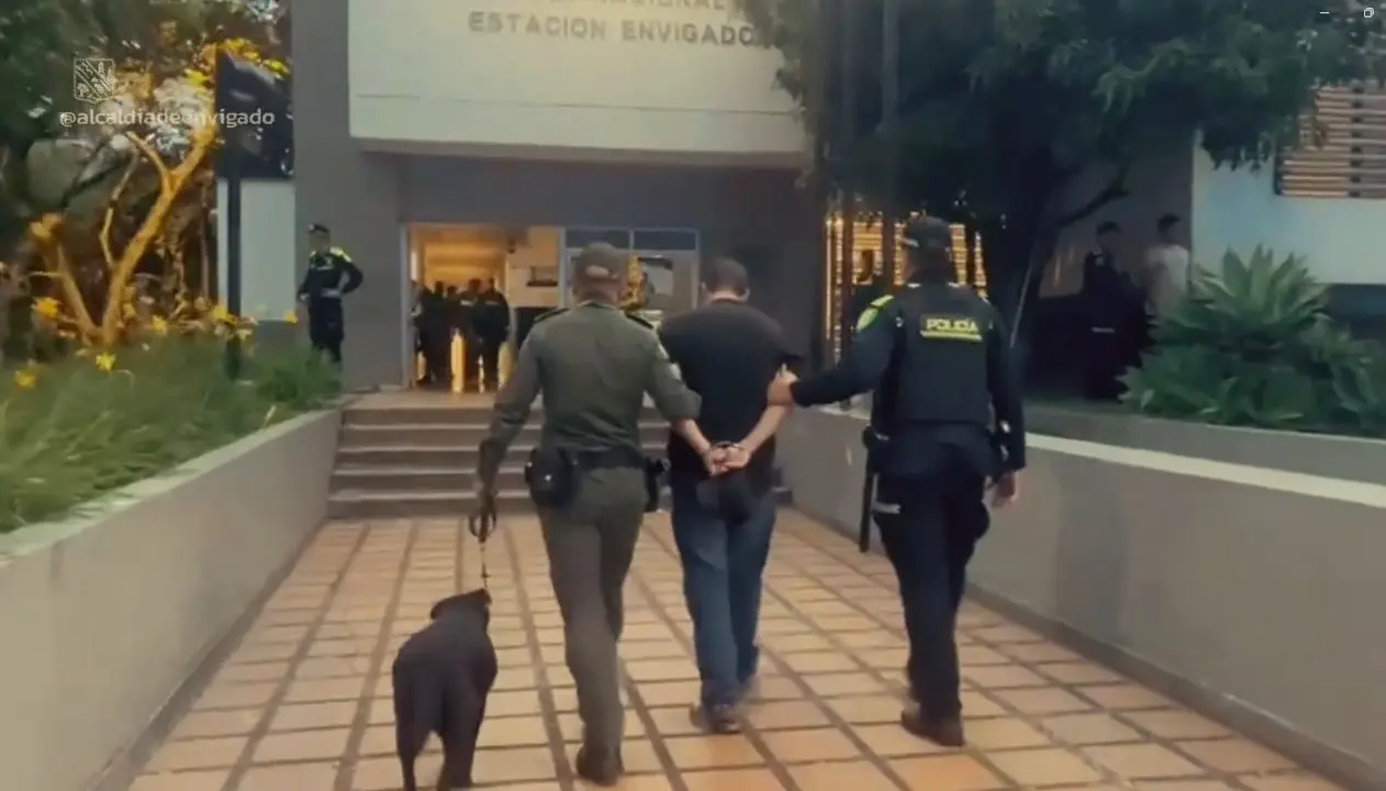 ¡Le bajaron la merca! Capturaron un “dealer” en Envigado, con 18 paqueticos