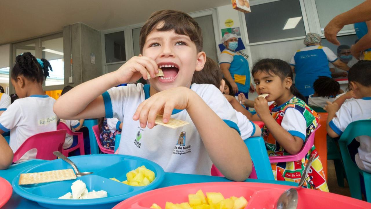 Ningún niño muerto por hambre: Medellín celebra cifra histórica contra la desnutrición infantil