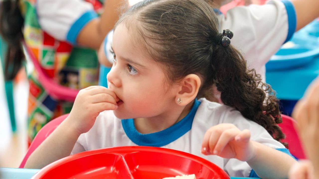Ningún niño muerto por hambre: Medellín celebra cifra histórica contra la desnutrición infantil