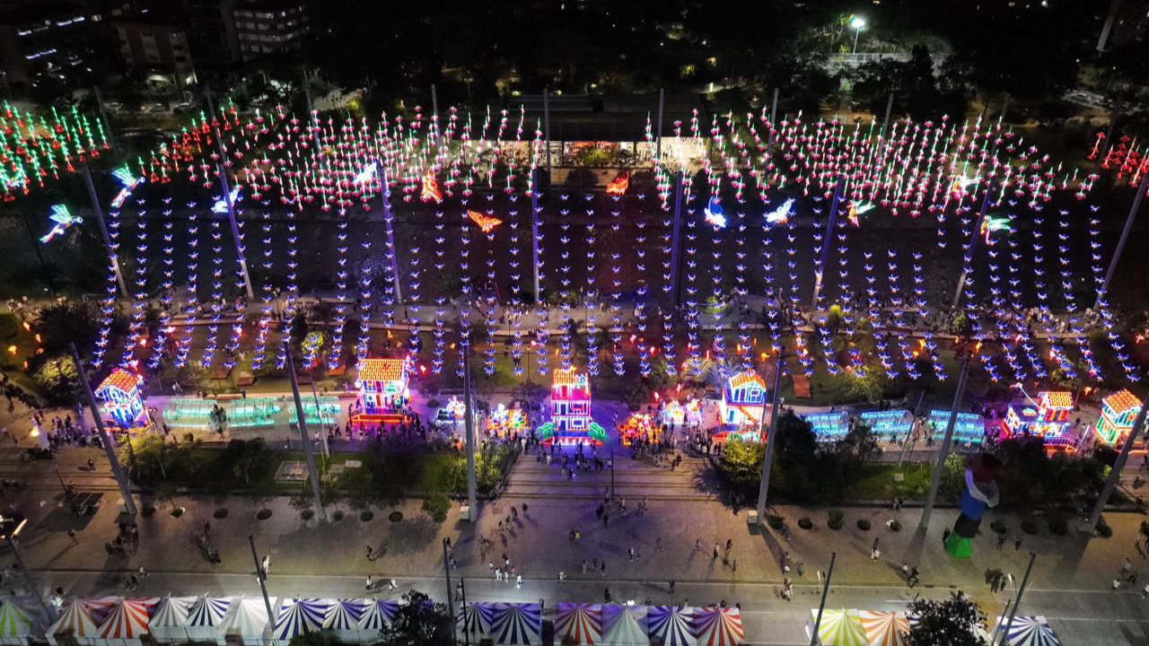 ocho millones de bombillas encendieron la Navidad