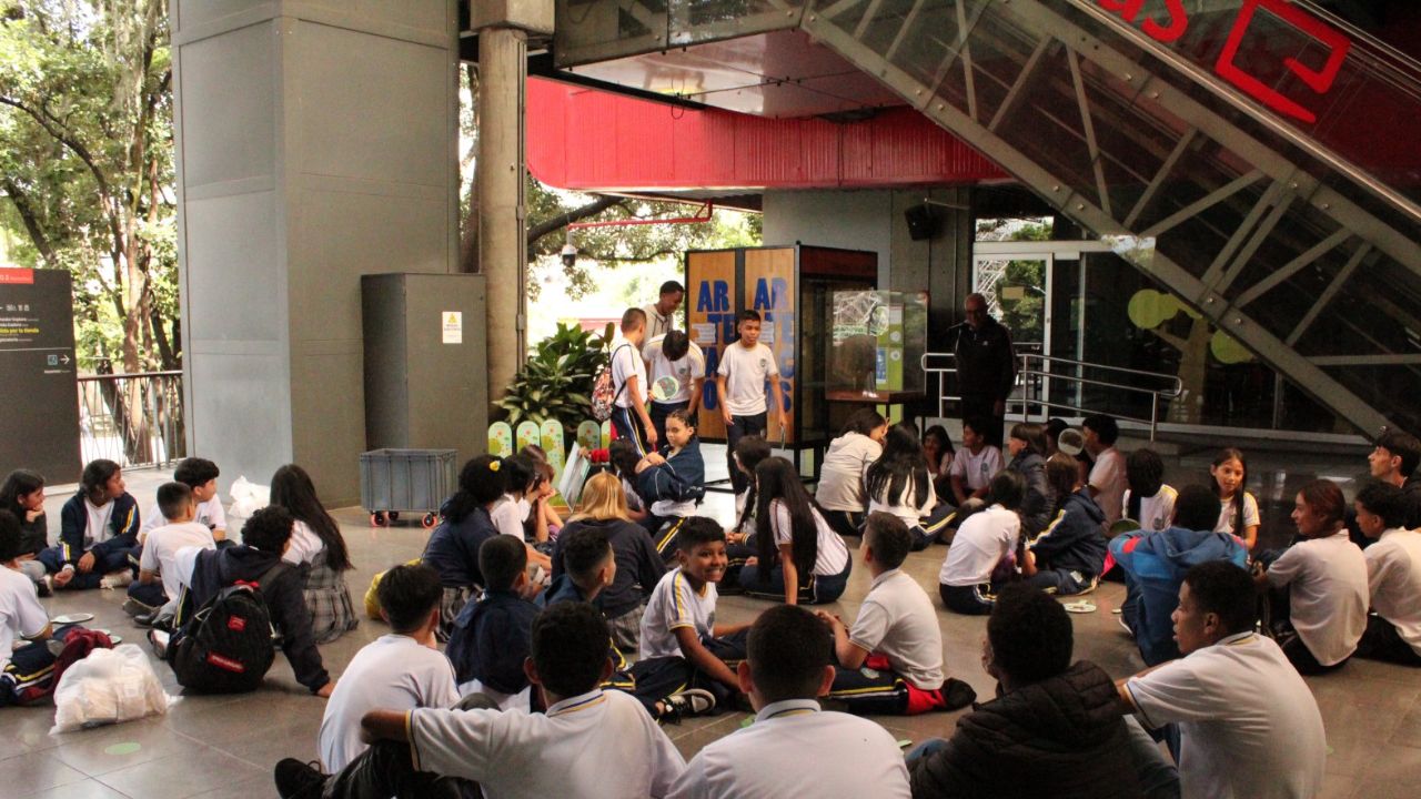 Escuelas inteligentes con ciencia y tecnología ya impactan a más de 7 mil estudiantes en Medellín