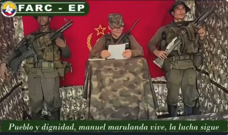 ¡Visiblemente desmejorado! «Ivan Mordisco» reaparece tras bombardeos del ejército y amenaza a «medio mundo»