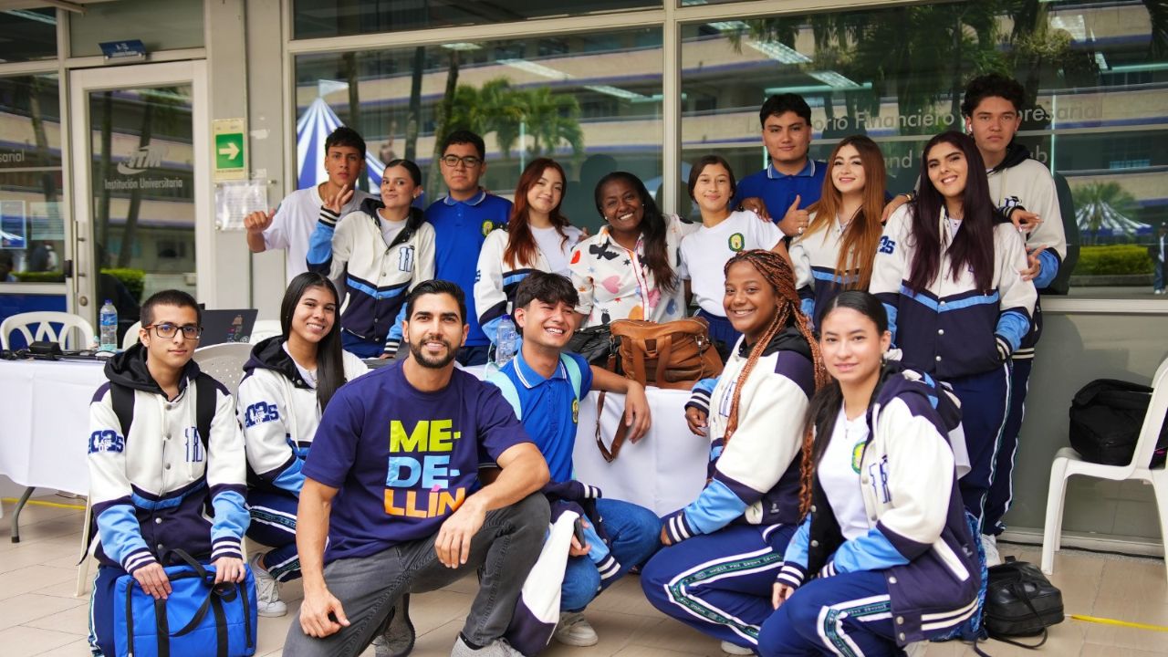 ¡De colegio a universidad! La pasantía que cambiará el rumbo de mil jóvenes en Medellín