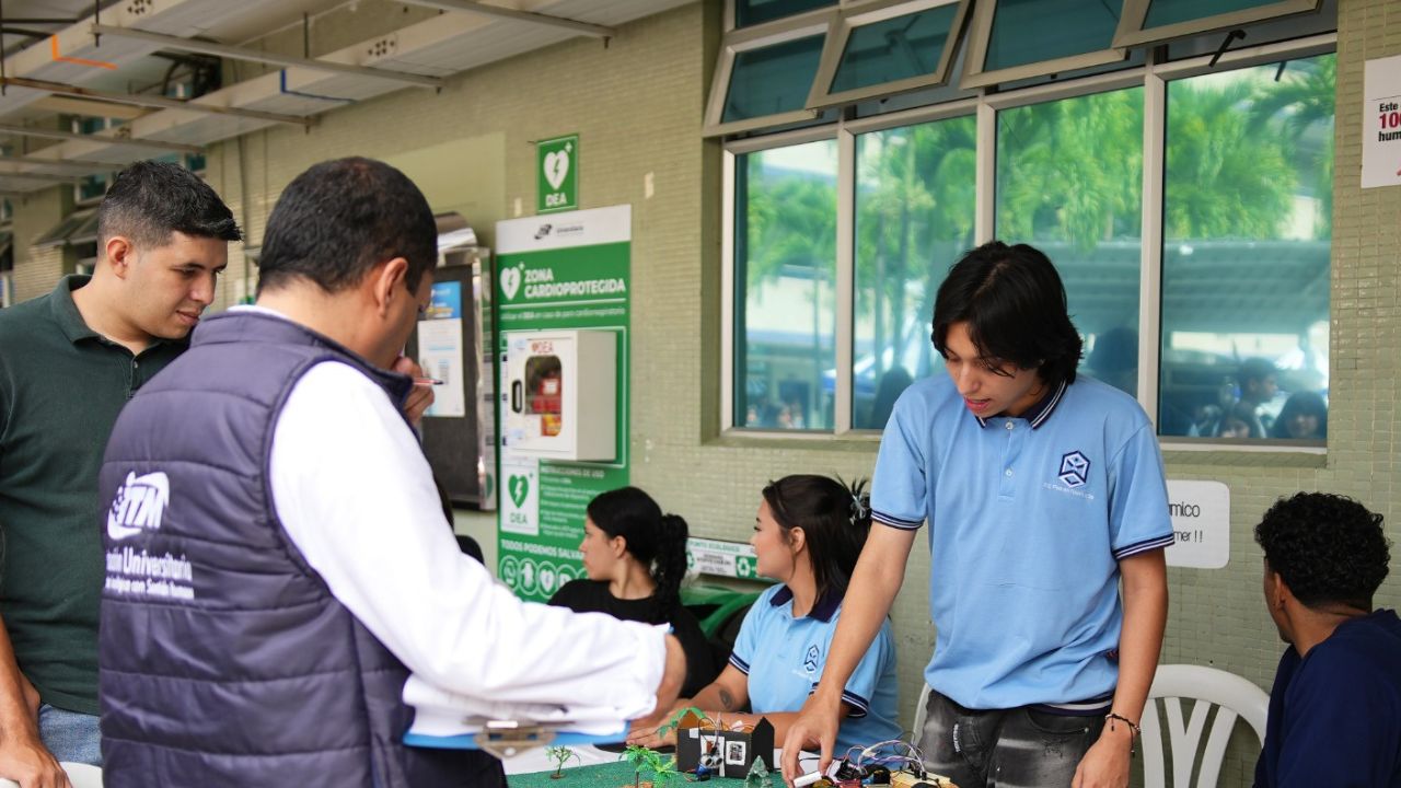 ¡De colegio a universidad! La pasantía que cambiará el rumbo de mil jóvenes en Medellín