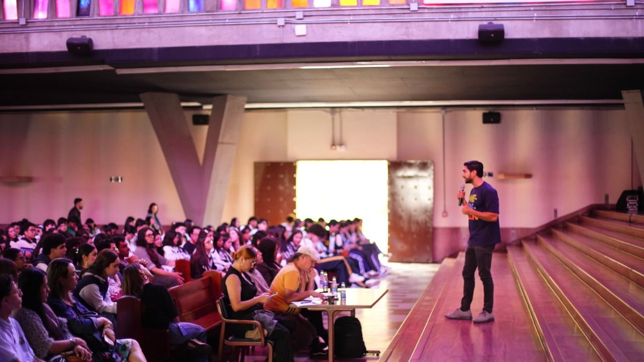 ¡De colegio a universidad! La pasantía que cambiará el rumbo de mil jóvenes en Medellín