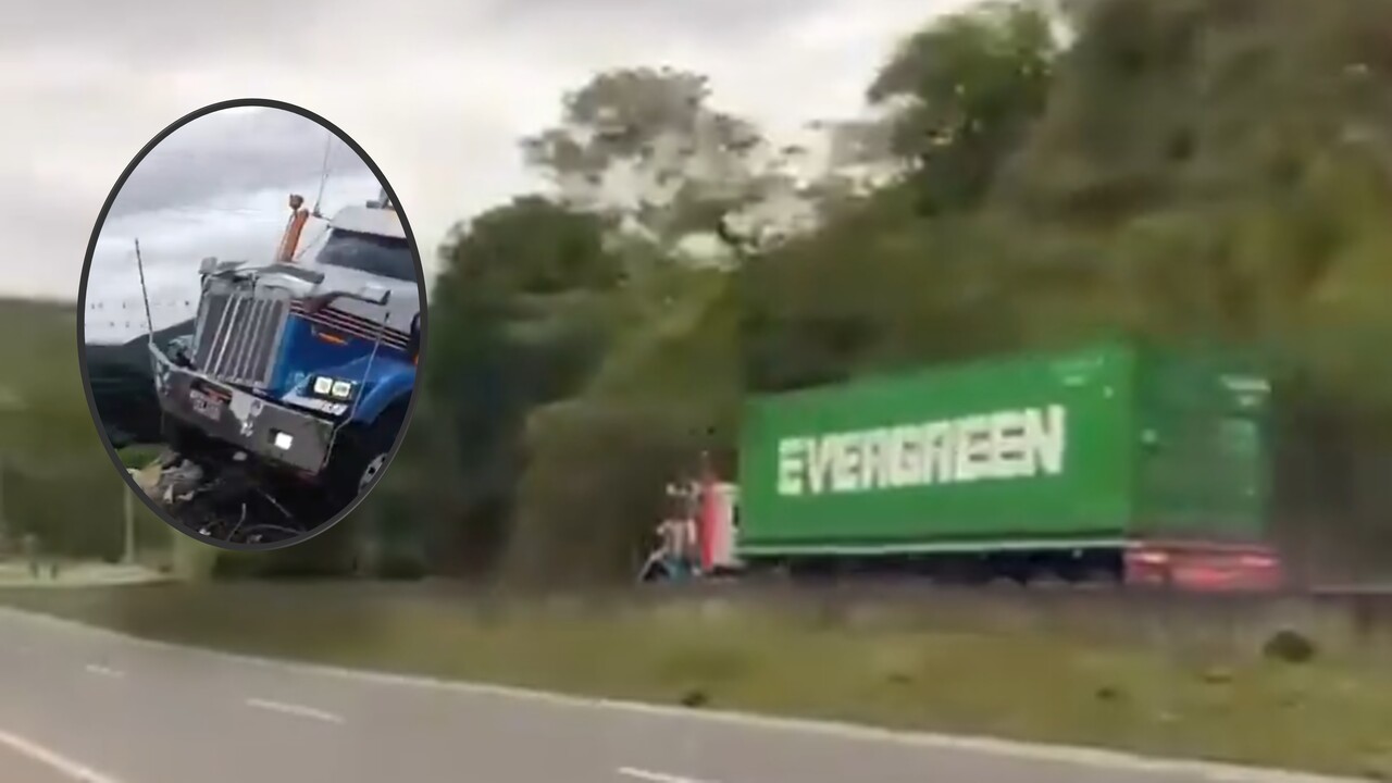 ¡Ay bendito, va sin frenos! Tractomula pasó «arriada» por las vías del Valle y quedó en video