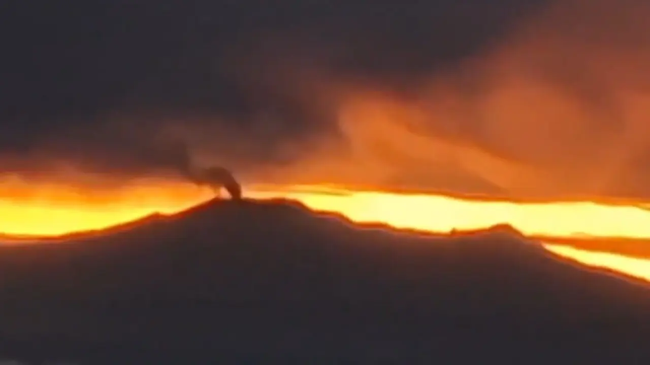 La ceniza del Puracé llega a la atmósfera: se mantiene la alerta naranja