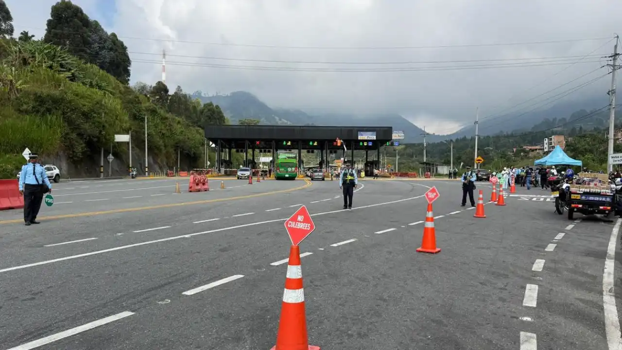 Medellín blinda sus vías en Navidad: 350 agentes de tránsito vigilarán los corredores principales