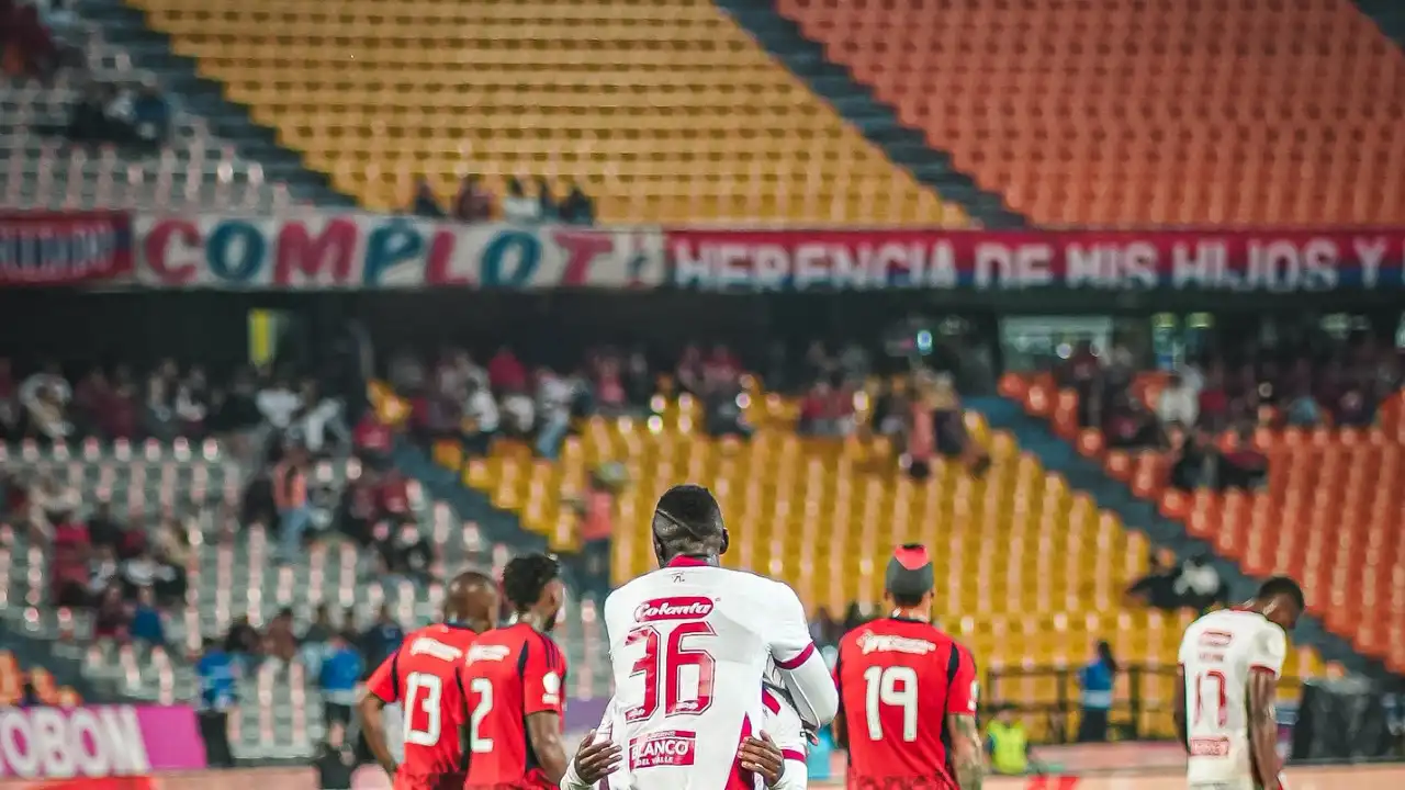 ¡No estaban sancionados! Hinchas del DIM ‘castigaron’ al ´Poderoso’ por los malos resultados y no llenaron el Atanasio