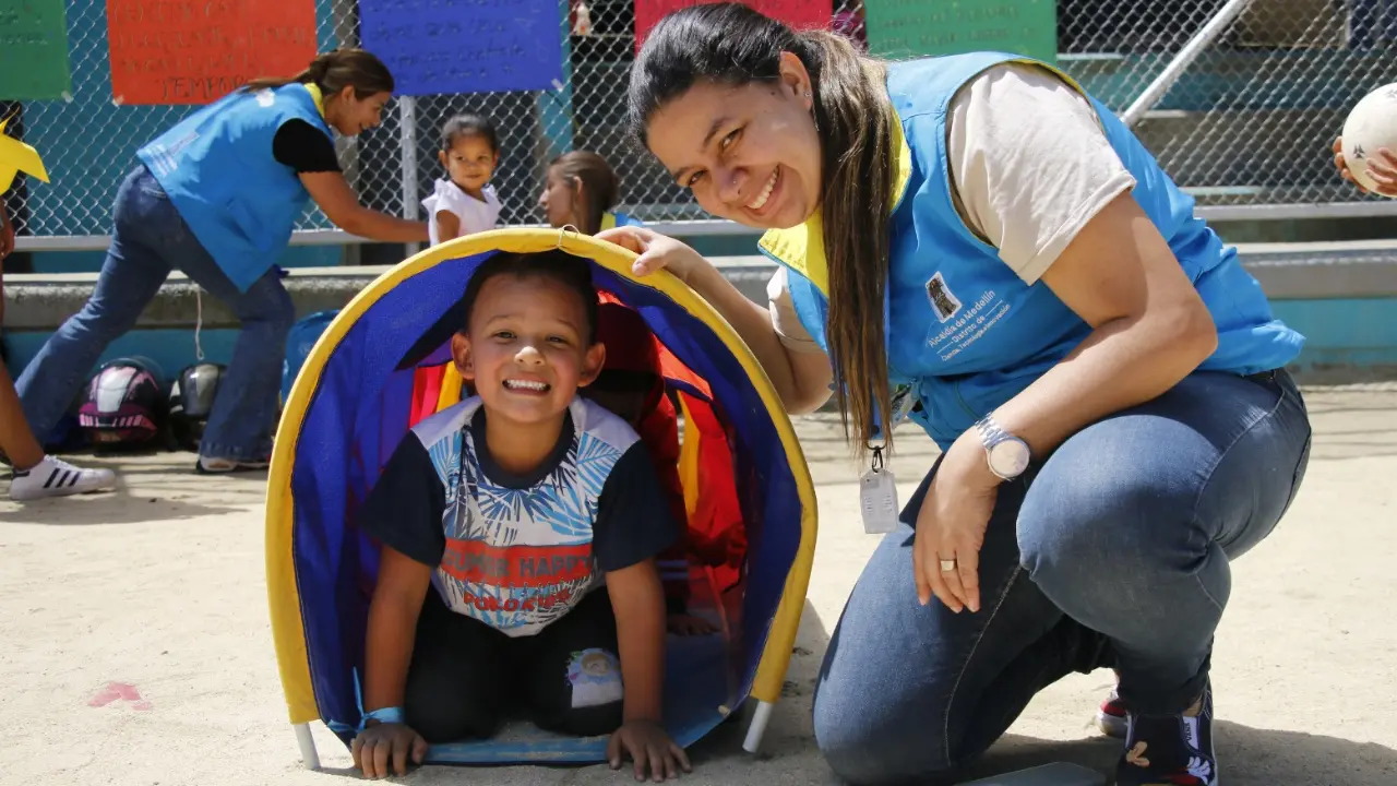 'El hambre no sale de vacaciones': Buen Comienzo asegura alimento y apoyo a niños en Medellín durante diciembre