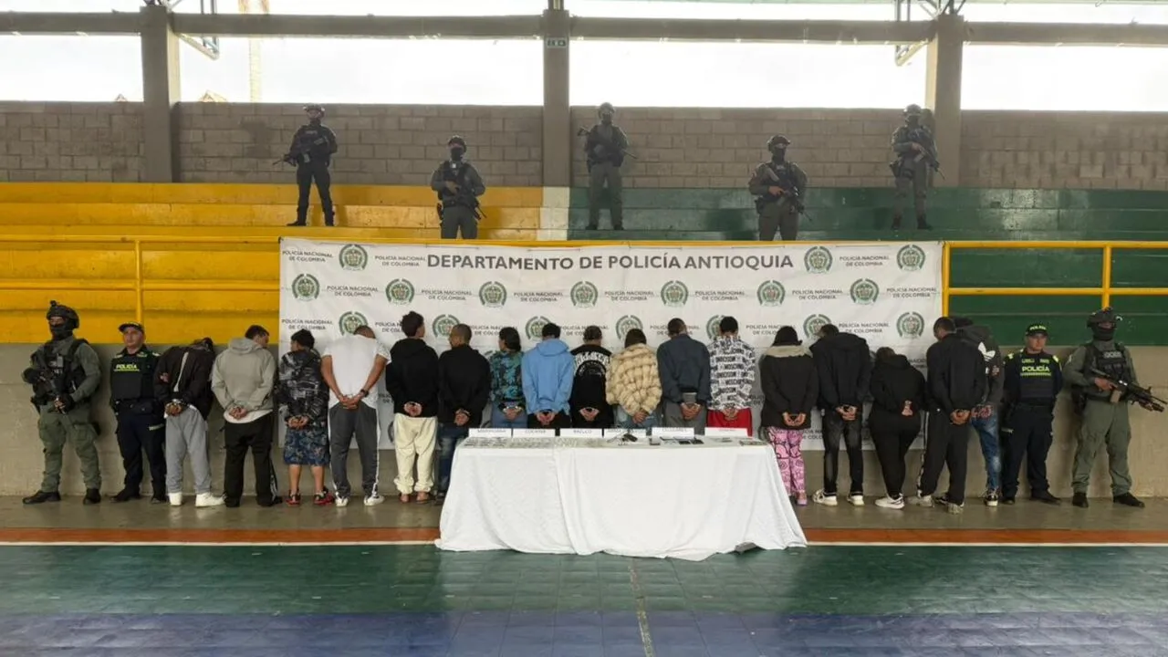¡Con pistola y silenciador! Caen 17 miembros de ‘El Mesa’ por sicariato y narcotráfico en cuatro municipios de Antioquia