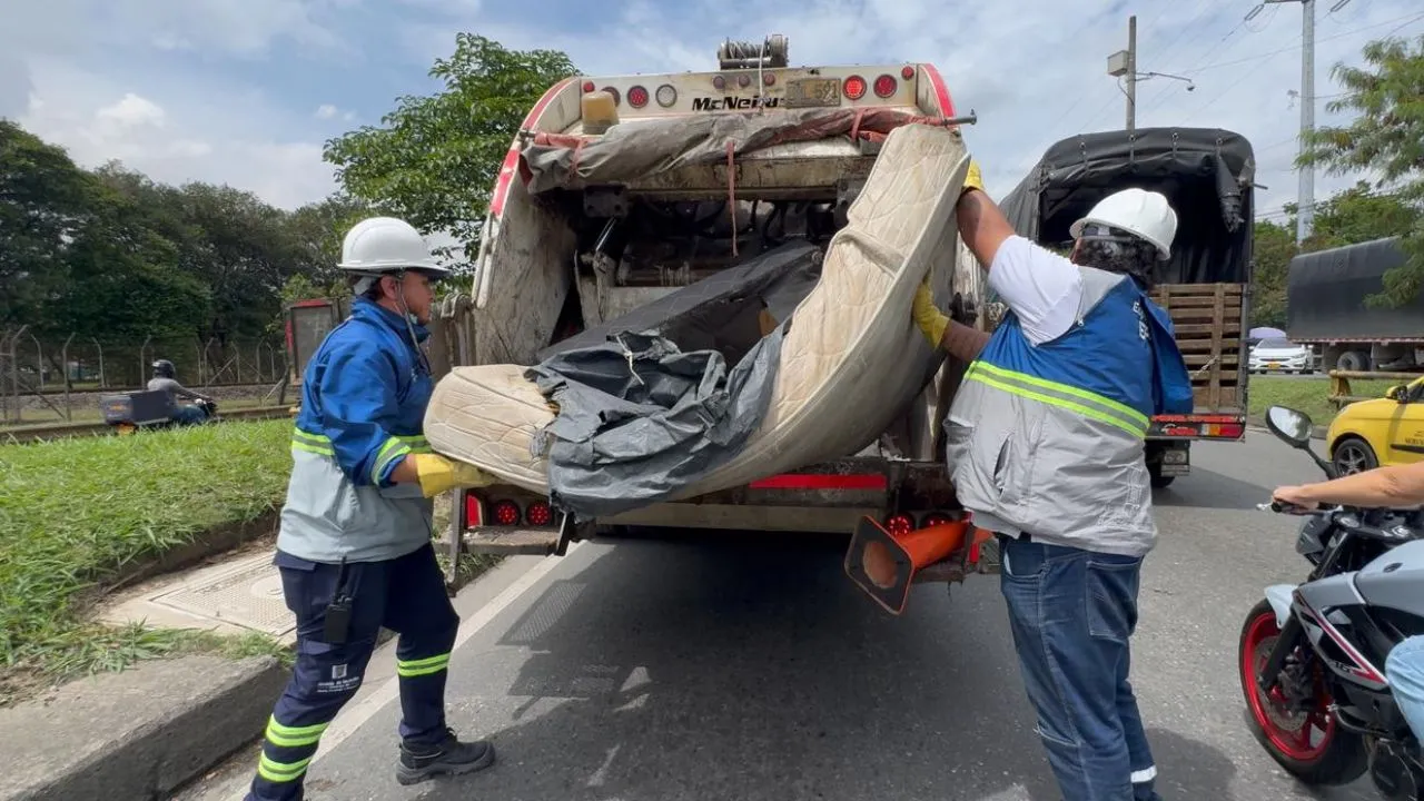 ¡Medellín más segura! Autoridades desmontan más de 13.000 cambuches en puntos críticos de la ciudad