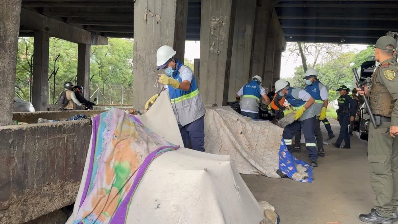 ¡Medellín más segura! Autoridades desmontan más de 13.000 cambuches en puntos críticos de la ciudad