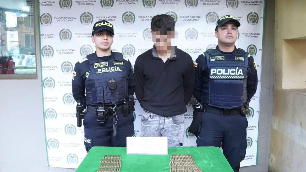 A punta de municiones: capturan a joven con más de 200 cartuchos de fusil en pleno centro de Bogotá