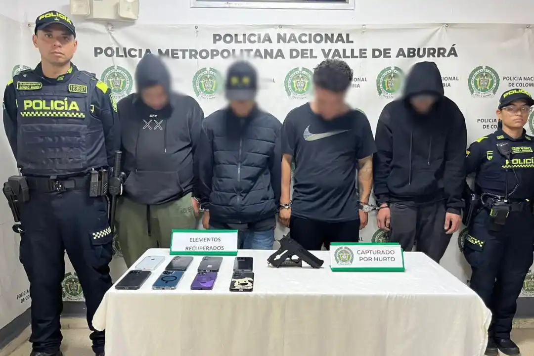 Cayeron en Laureles: cuatro presuntos ladrones armados y recuperan ocho celulares robados