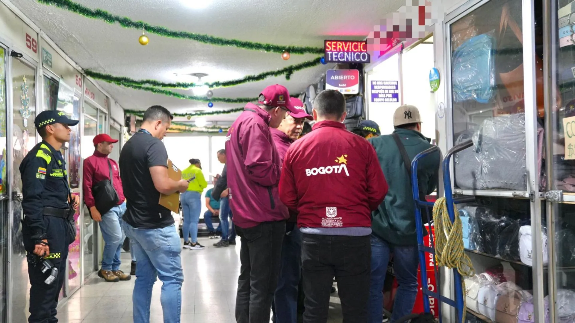 Operativo en San Victorino: incautran más de 40 celulares robados y alterados en el centro de Bogotá