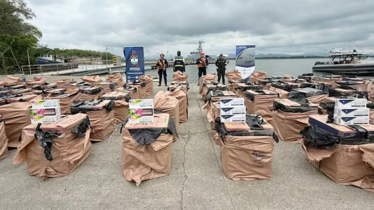 Embarcación sospechosa terminó interceptada con 150 mil cajetillas de cigarrillos ilegales en el Golfo de Urabá