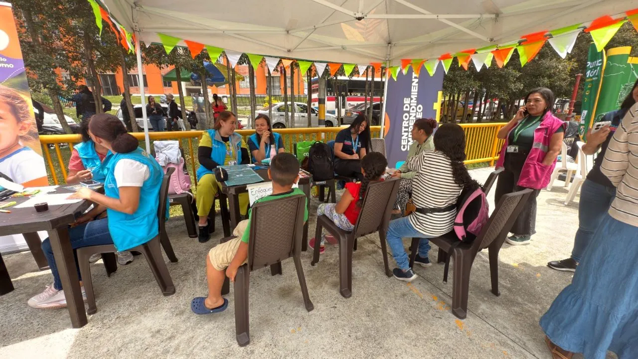 ¡Espacios públicos renovados! Medellín realizó 176 intervenciones de limpieza y ferias comunitarias en sus corregimientos