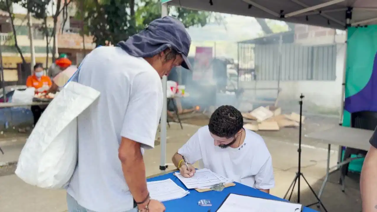 Aseo, alimentación y barbería gratis: así fue el Día del Habitante de Calle en Bello
