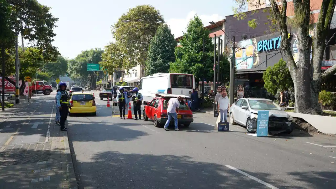 ¡Ni una copa al volante! 'Garrafael' llega a Medellín para reforzar campaña contra la embriaguez